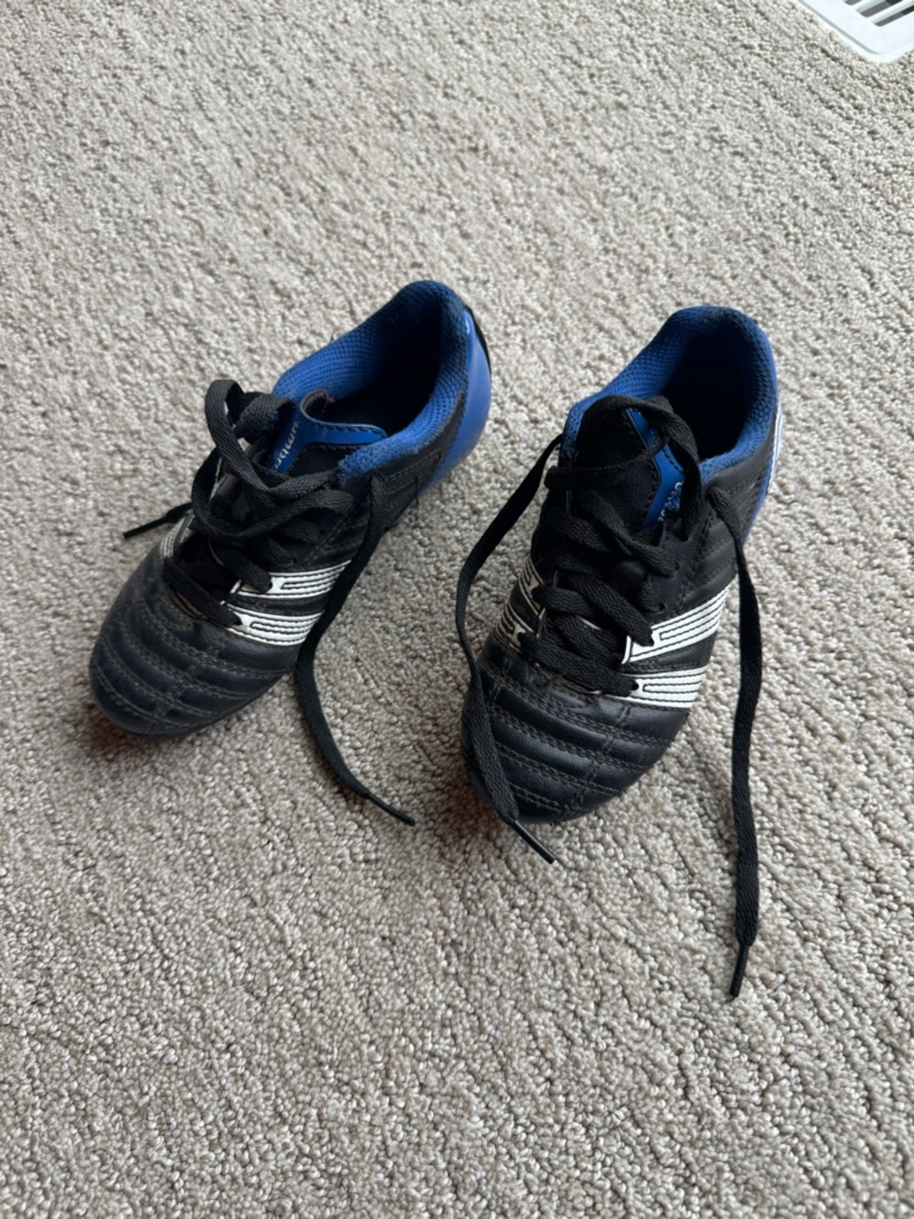 Kids Umbro Soccer Cleats 10/11T